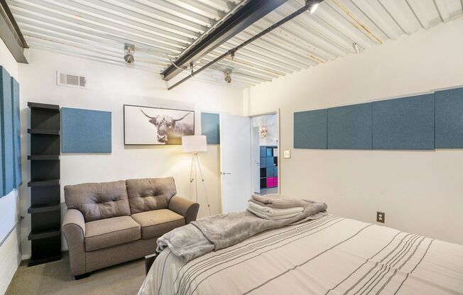 3 Bedroom, 1 Bath Live/Work Industrial Loft