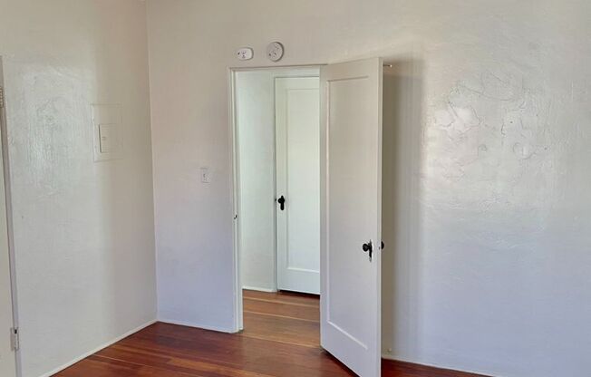 1 bed, 1 bath, $2,495, Unit 2352 1/2