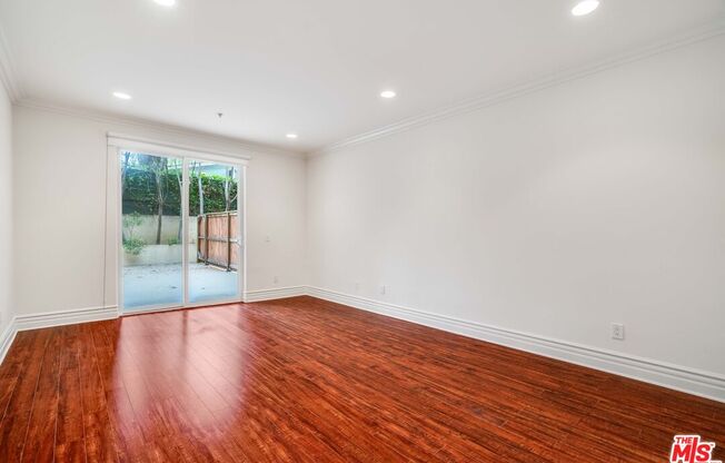 2306 Fox Hills Dr Apt 302