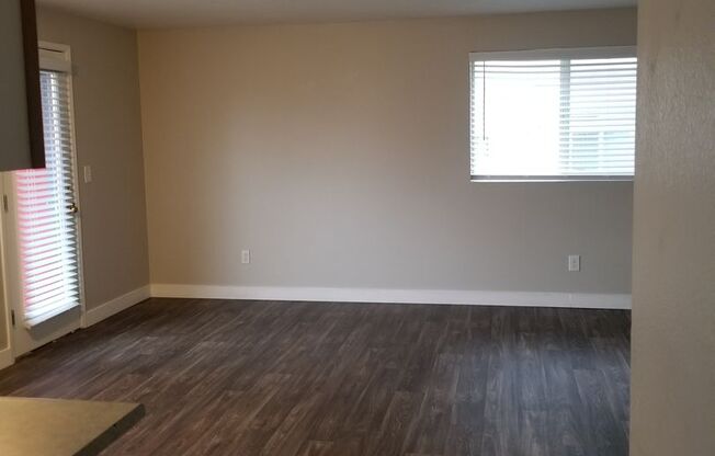2 beds, 2 baths, 916 sqft, $1,550, Unit 243
