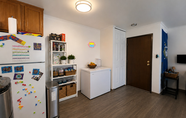 1 bed, 1 bath, $975, Unit 77