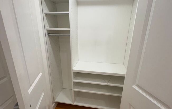 2 beds, 1 bath, 9,999 sqft, $2,250, Unit 64-201