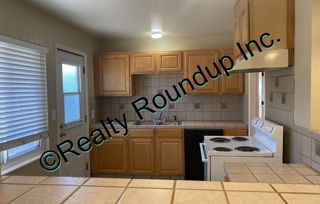 3 beds, 1 bath, $2,200