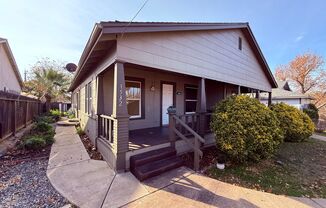 Charming 2-bedroom, 1-bathroom Duplex Located in a Prime Oroville Neighborhood