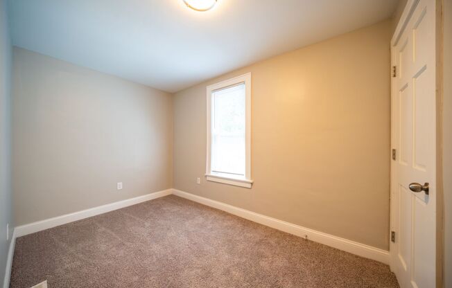 3 beds, 1 bath, $1,495, Unit 701