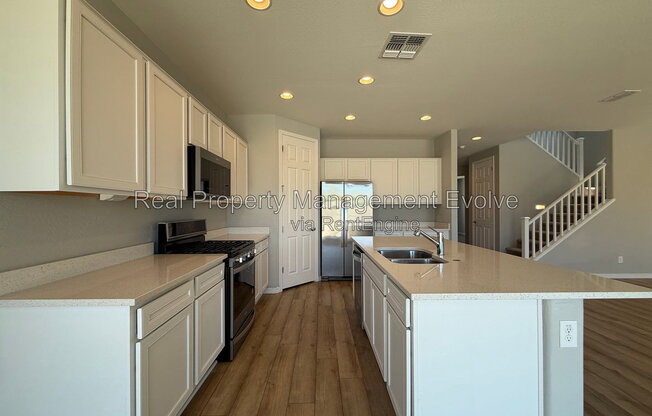 5618 N 87 DR