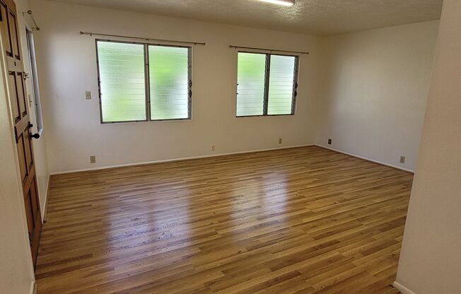 Recently Renovated 3bd, 2bath, SF, 2 pkg, w/large Lanai 1880sqft. $4000