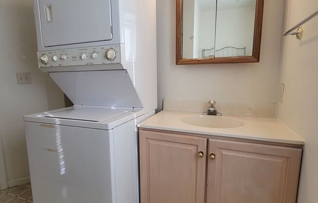 1 bed, 1 bath, $800, Unit 231king