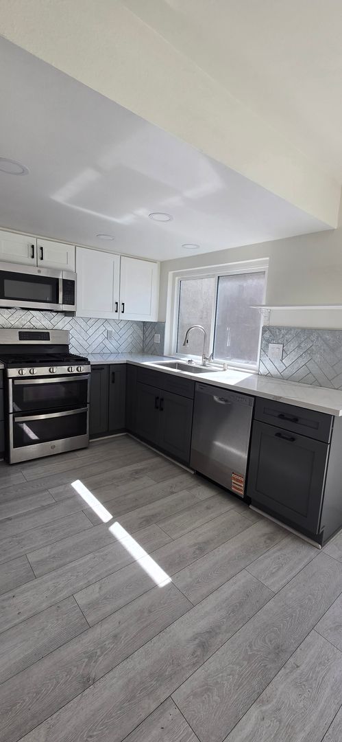 Beautifully Maintained & Convenient Townhome