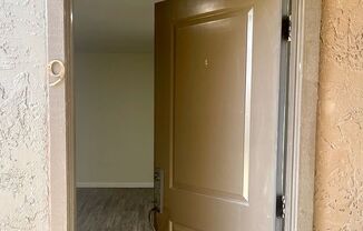 Spacious Studio - Gated Community - A/C + Laundry Inside!