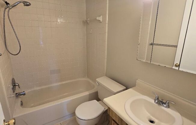 2 beds, 2 baths, $1,650, Unit APT #203