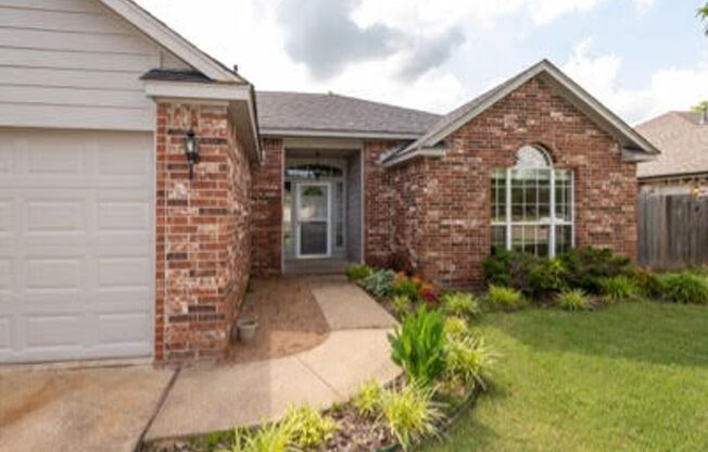 Beautiful 3 bedroom 2 bath in Collinsville!