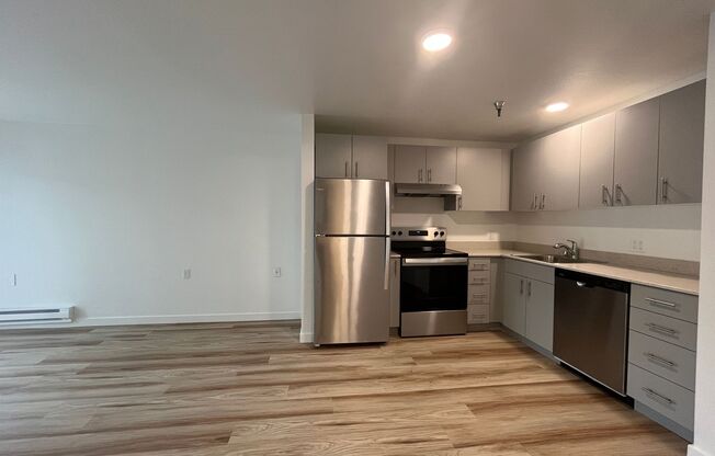 1 bed, 1 bath, 636 sqft, $1,695, Unit 127