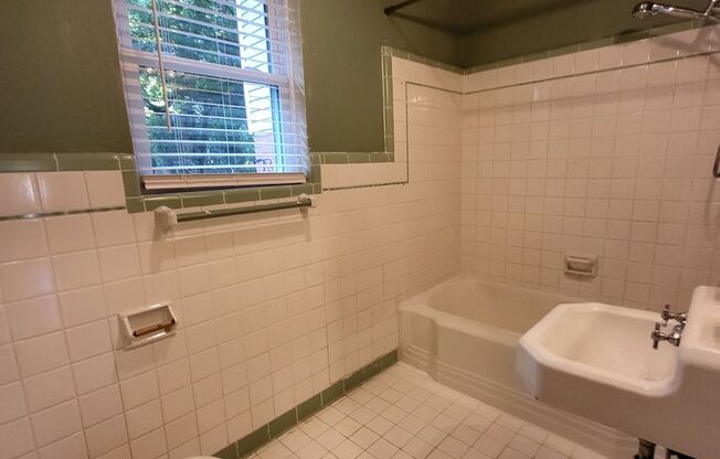 3 beds, 1.5 baths, $1,500