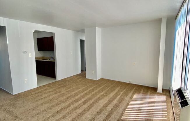 2 beds, 1 bath, 950 sqft, $1,295, Unit #11