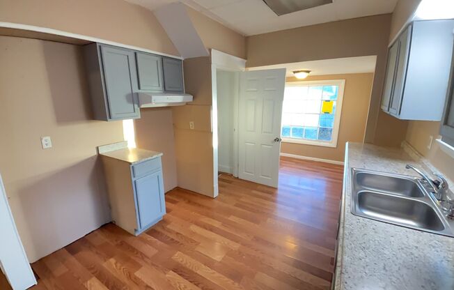 3 beds, 1 bath, $1,225