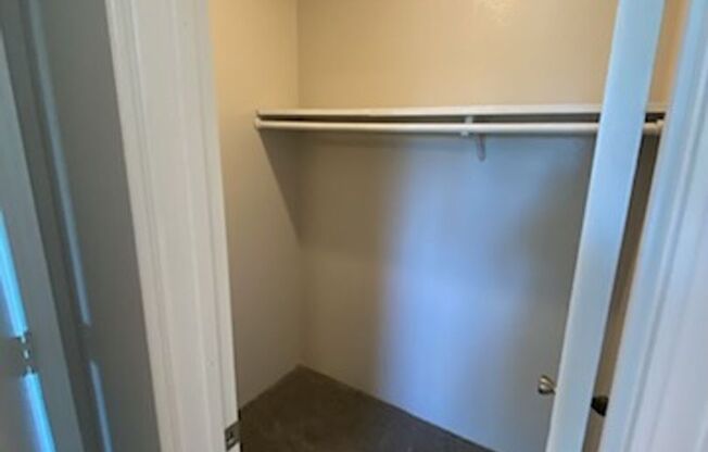 2 beds, 2 baths, 856 sqft, $869, Unit 2827-1806