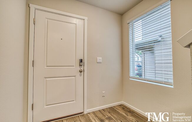 Contemporary 3 bed 2 bath Home in the Barberton Neighborhood!