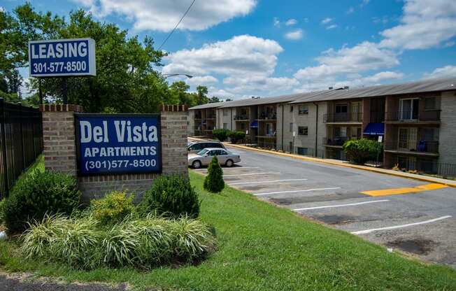 Del Vista Apartments Signage 02