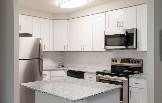 2 beds, 2 baths, 948 sqft, $2,095, Unit 913
