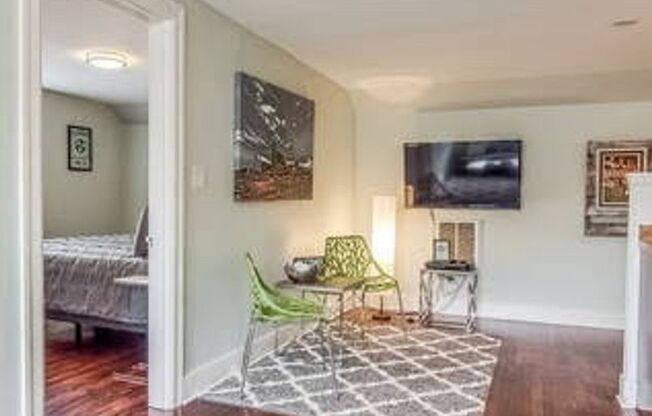 1 bedroom in East Nashville. Minutes to 5 Points & Shelby Bottoms