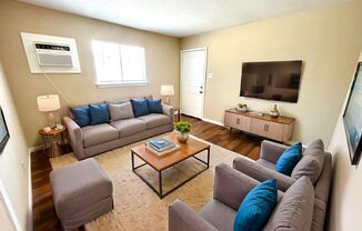 **MOVE-IN SPECIAL** AVAILABLE NOW! 2 Bedroom / 1 Bath Duplex Near Downtown!