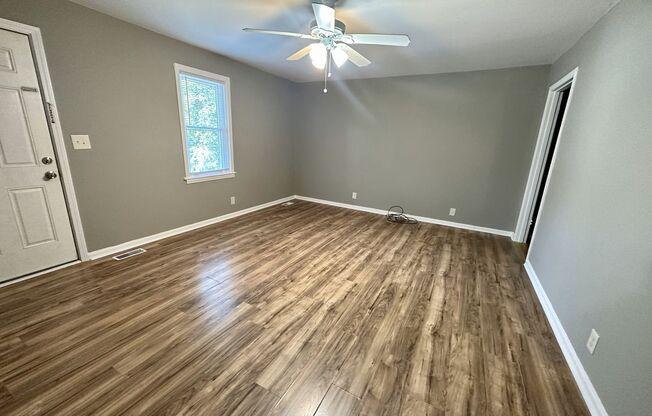 Locust Dr - 894 / 896