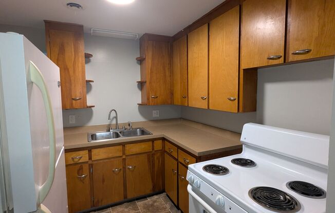 2 beds, 1 bath, 700 sqft, $850, Unit Unit 10