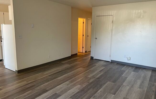 2 beds, 1 bath, 925 sqft, $1,470, Unit 2