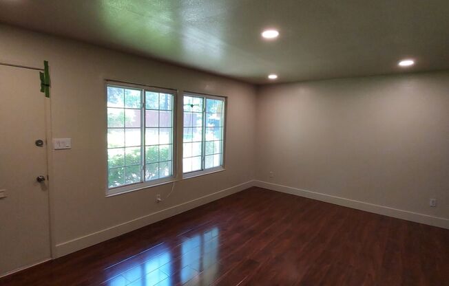 Nice 3 bedroom condo near CSUS.  Available for move in this month.