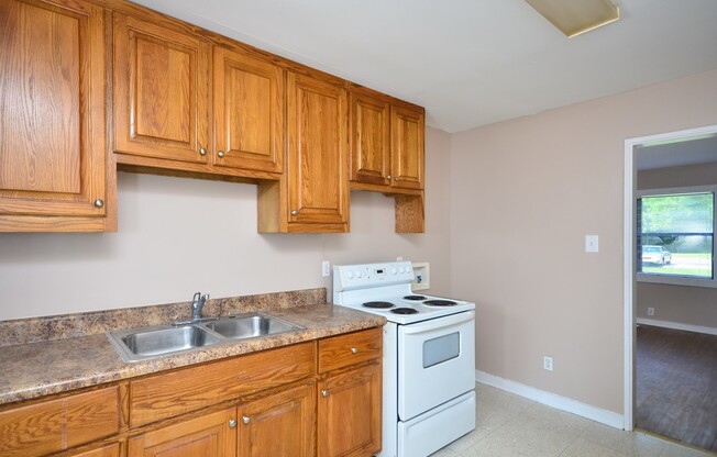 2 beds, 1 bath, $600, Unit D2