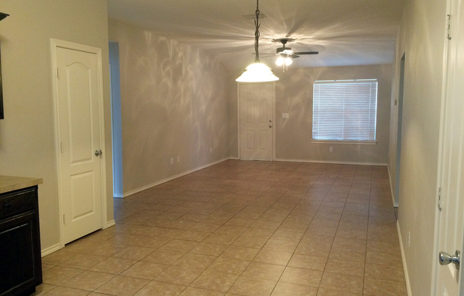 *AVAILABLE NOW* 3 Bedroom Duplex for Rent in Lindale!