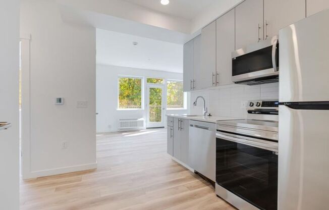 1 bed, 1 bath, 569 sqft, $1,595, Unit 404