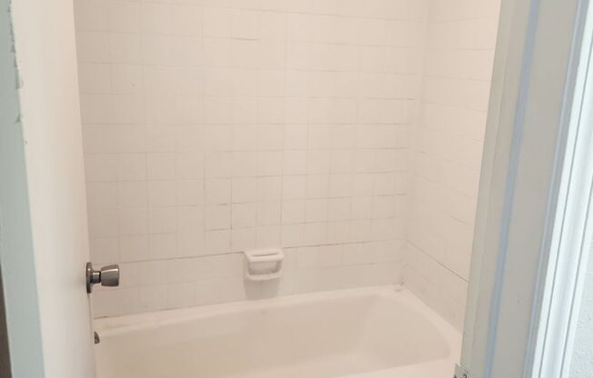 1 bed, 1 bath, $1,000, Unit 413