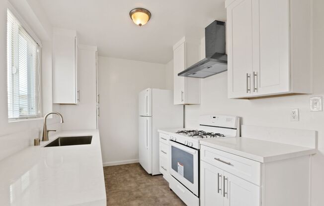 Courtyard building on Ocean Park