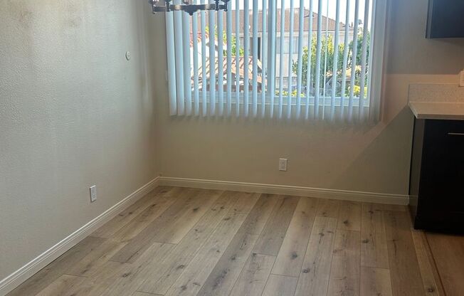 2 beds, 1 bath, 856 sqft, $2,135