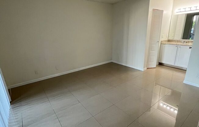 ONE BEDROOM ONE BATHROOM !! WATERFRONT COMMUNITY!