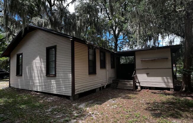 Charming 2 bed / 1 bath in Orange Park!