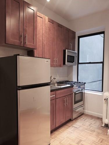 409 W 52 ST