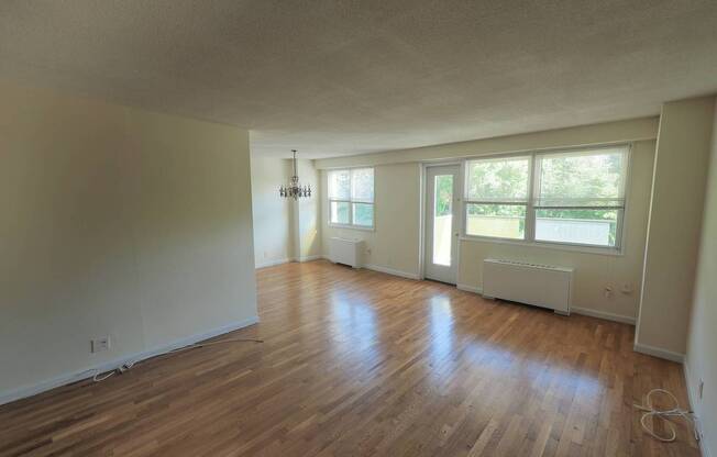 1 bed, 1 bath, 800 sqft, $1,835, Unit 9H