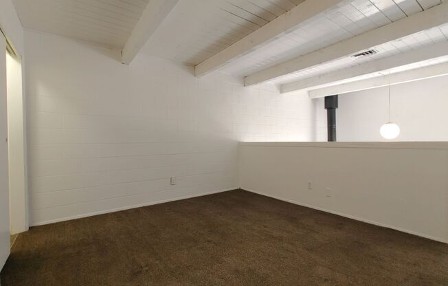 1 bed, 1 bath, 700 sqft, $800, Unit Unit 8