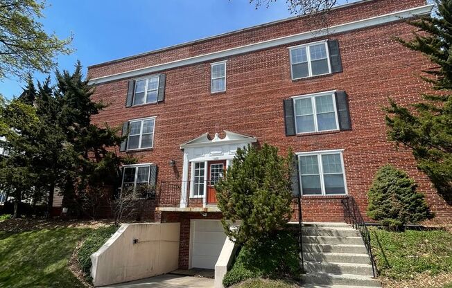 2443 N Murray