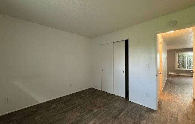 2 beds, 1 bath, 850 sqft, $1,399, Unit 12