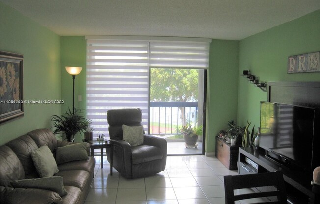 9460 Fontainebleau Blvd