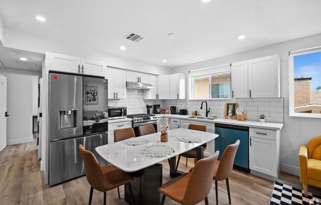 MH 1419 W 35th St