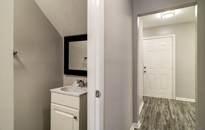 2 beds, 1.5 baths, $825, Unit E1