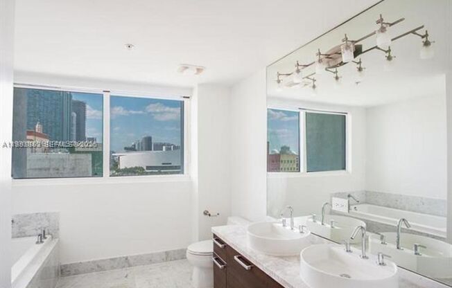 2 beds, 2 baths, 1,474 sqft, $3,950, Unit 244 Biscayne Blvd # 2102