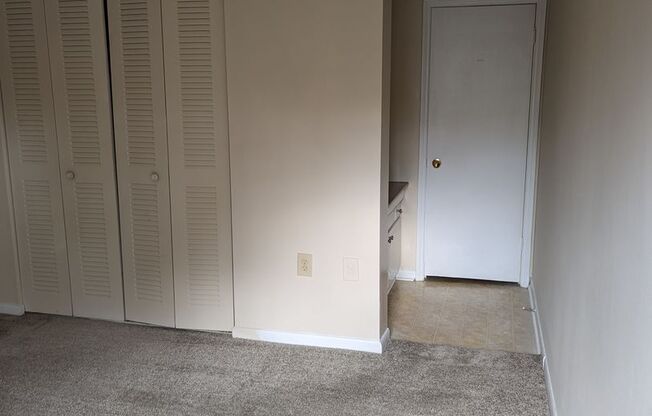 3 beds, 2 baths, $1,400, Unit Unit 202B