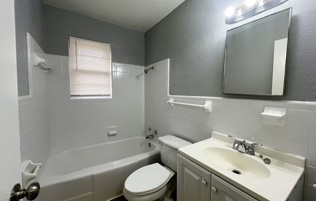 3 beds, 1.5 baths, 1,033 sqft, $1,200, Unit 316 Nw 83-1