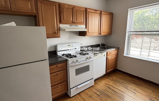 3159 W ARGYLE